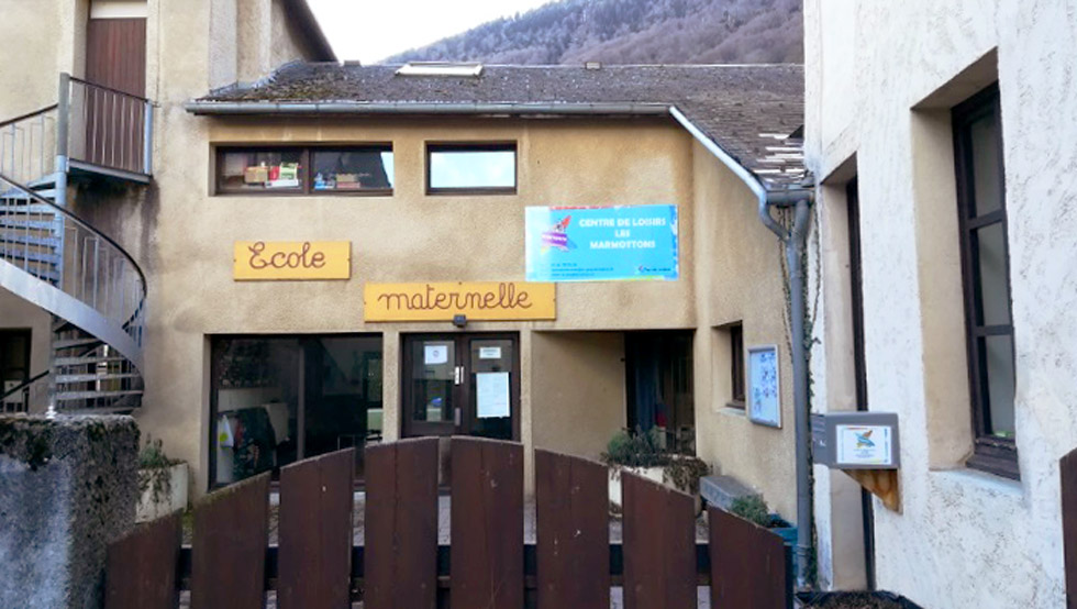 Entrée du centre de loisir les marmottons et de l'école maternelle à Luchon