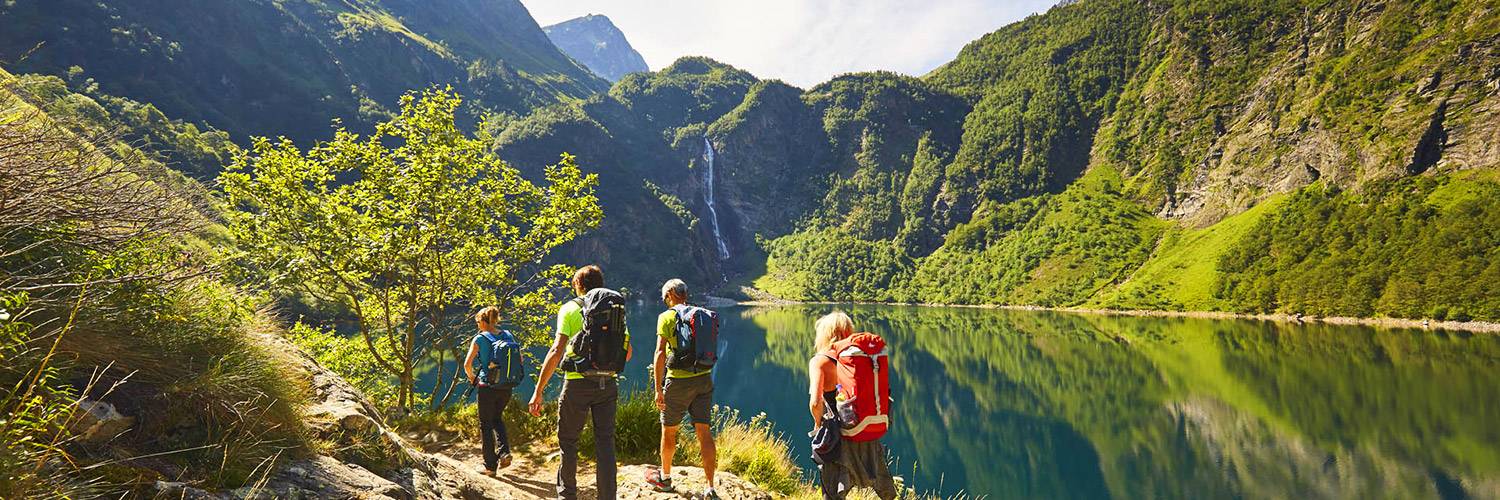 Randonneurs au lac d'Oô